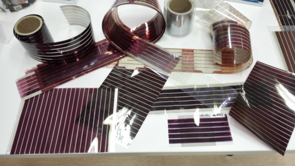 团队研发的可折叠柔性电子产品