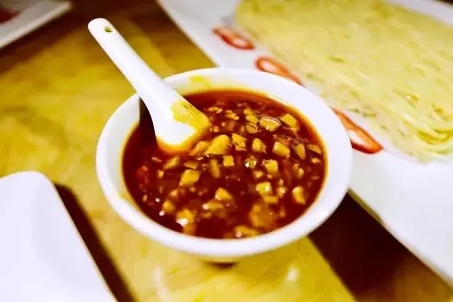 舌尖上的敦煌，少不了一碗驴肉黄面……