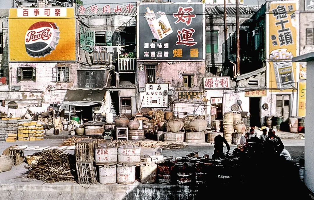 80年代香港gdp_80年代的香港夜景,比起现在的上海,也不逊色多少 年代 高楼大厦 ...