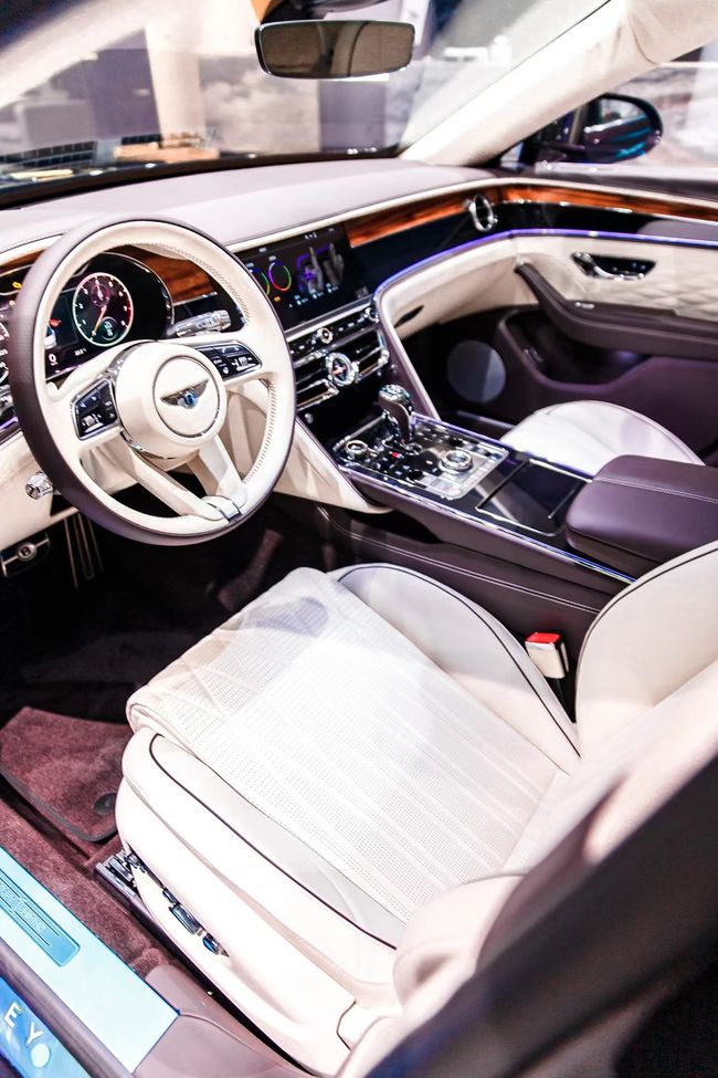 进口2021款宾利飞驰现车体验堪称完美