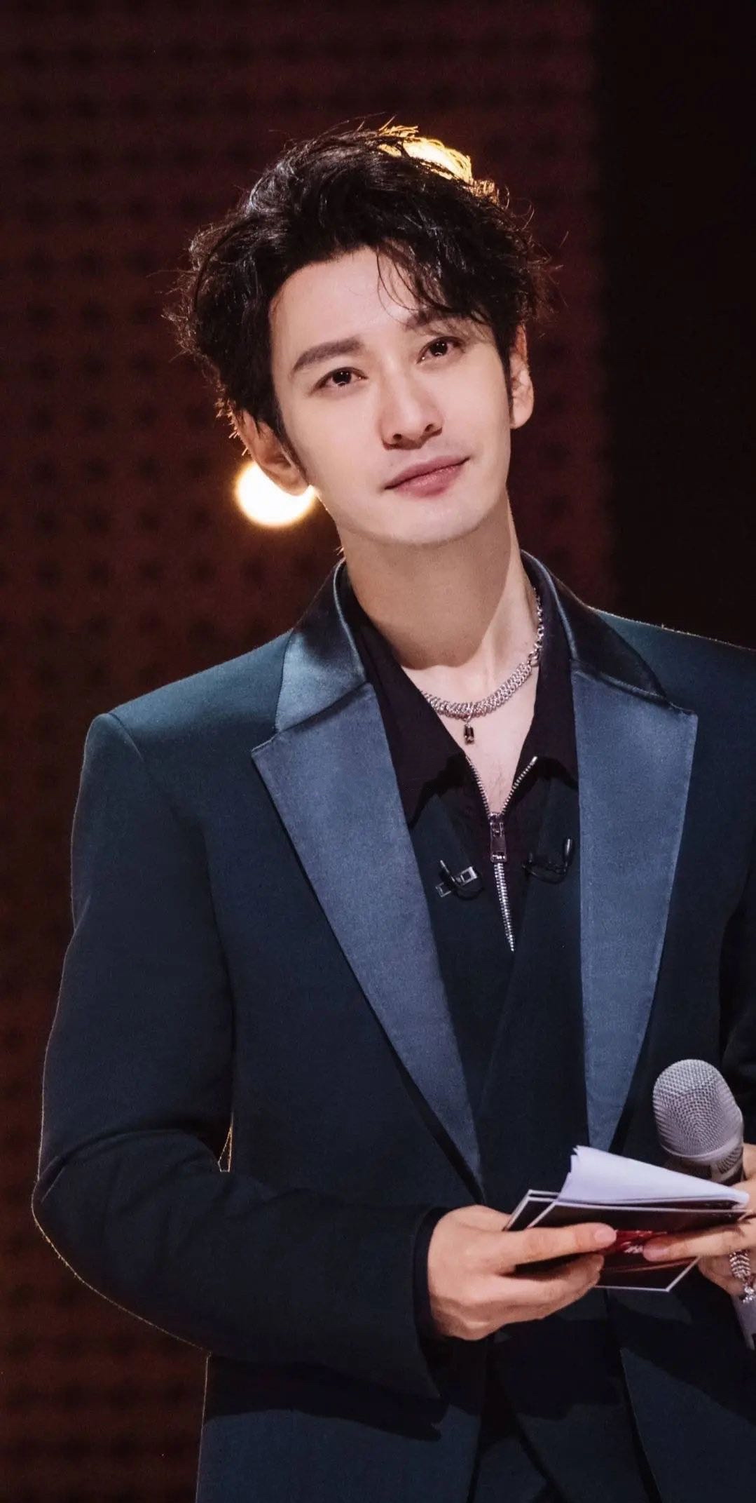 黄晓明减肥餐曝光全是蔬菜胡子拉碴憔悴沧桑