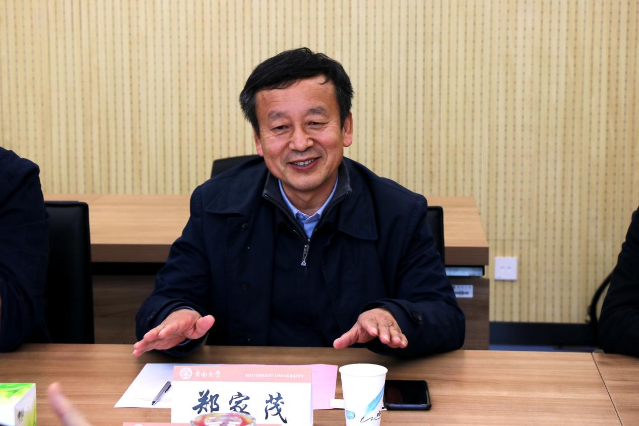 座谈会上,东南大学党委副书记郑家茂对程振革一行来宁表示热烈欢迎,并