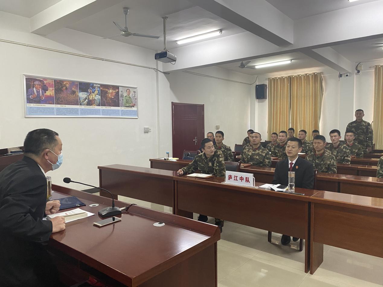 长期以来,庐江县看守所驻武警中队在完成各项军事任务的同时,积极扶民