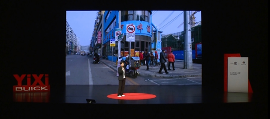 △郑执在一席的演讲中讲述“穷鬼乐园”万顺啤酒屋/截图
