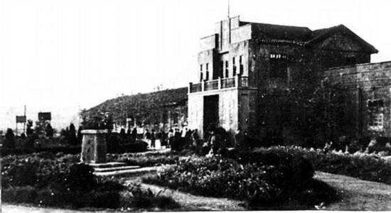 图2，1923年的《复旦大学》