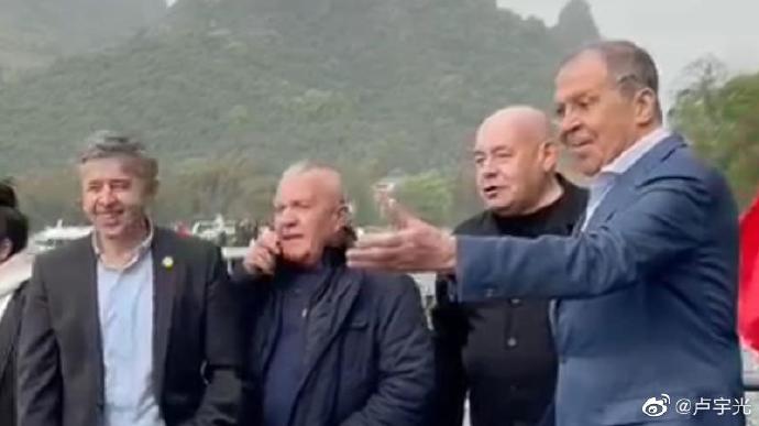 俄外长桂林行程花絮:戴记者送的口罩 会晤地点系应俄大使要求