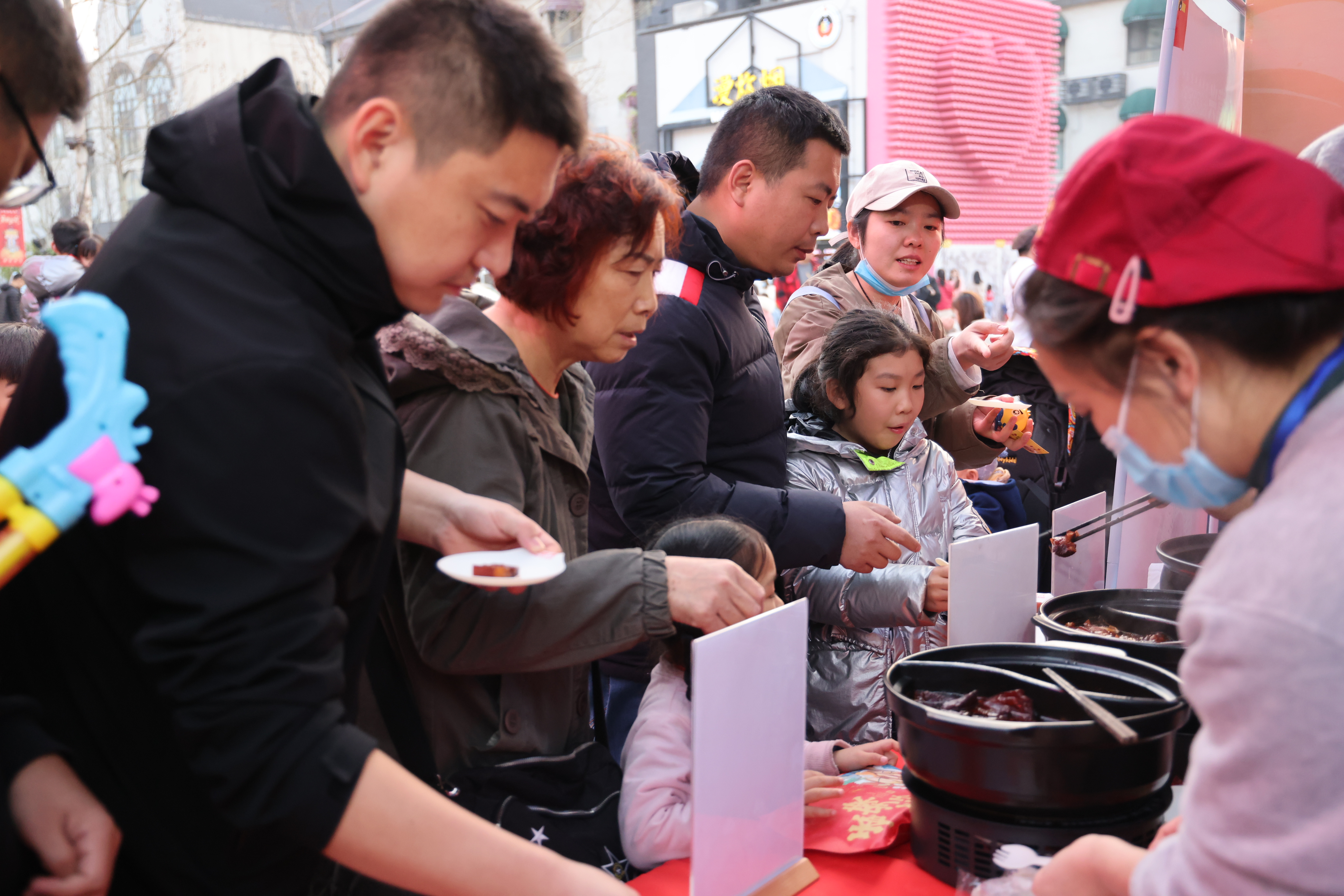 “品味济南”&middot;名优特小吃美食文化节在槐荫开幕，西部人气持续飙升