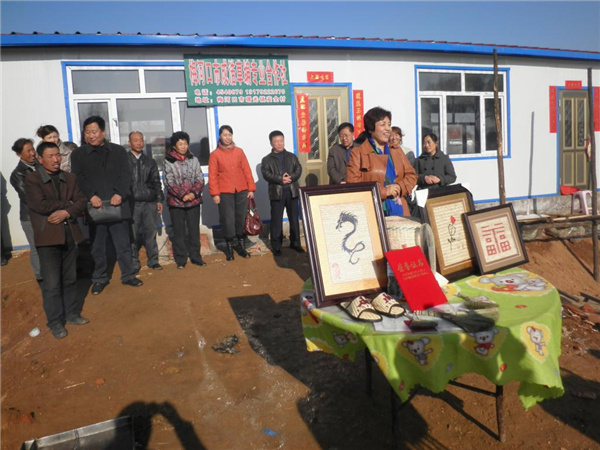 农村草编合作社揭牌仪式