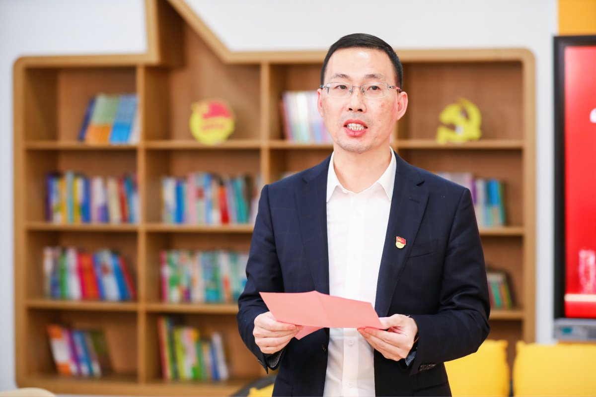 建党百年龙青说线上直播龙青新语青年宣讲团线下出征仪式举行