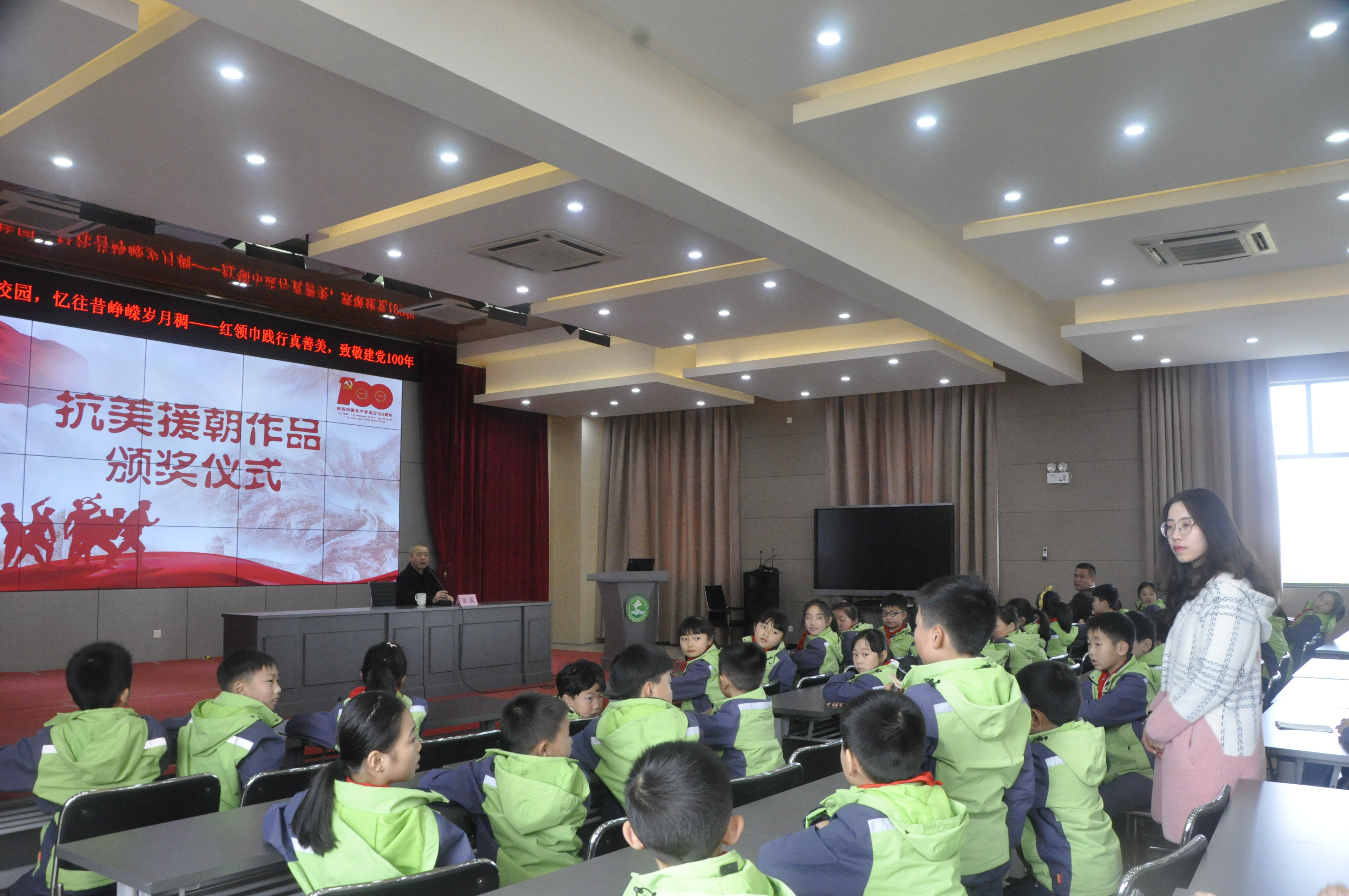 中国轻纺城第二小学开展老兵进校讲故事活动