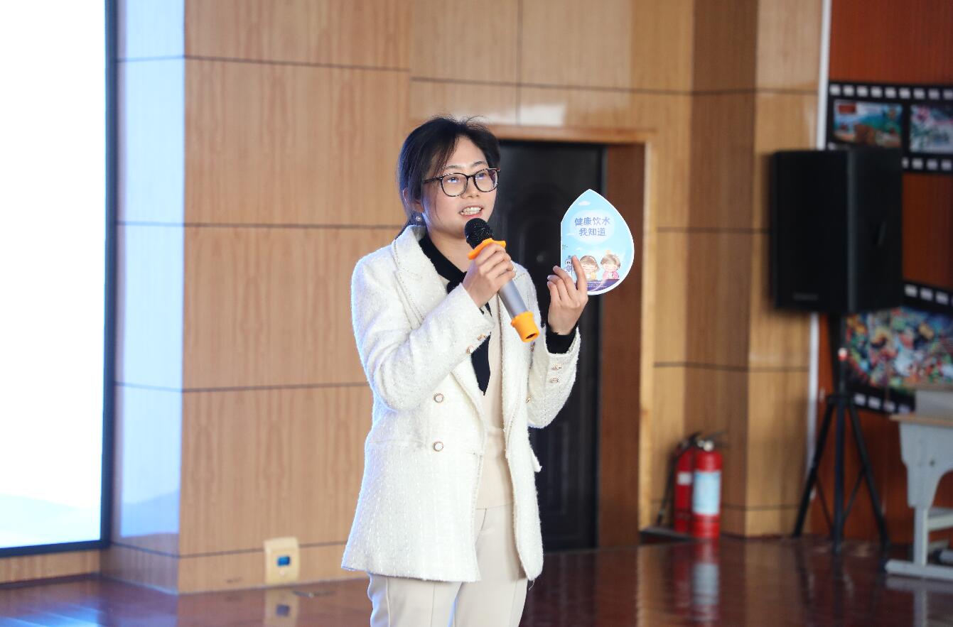 南昌师范学院博士黄志芳讲解如何健康饮水