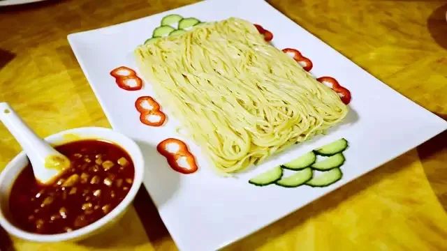 舌尖上的敦煌，少不了一碗驴肉黄面……