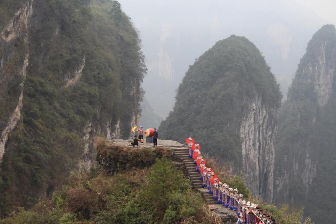 在問天台上敲響苗鼓