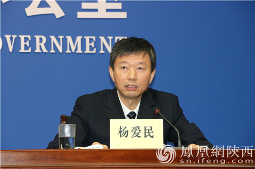 陕西省国资委副主任、新闻发言人杨爱民回答记者提问