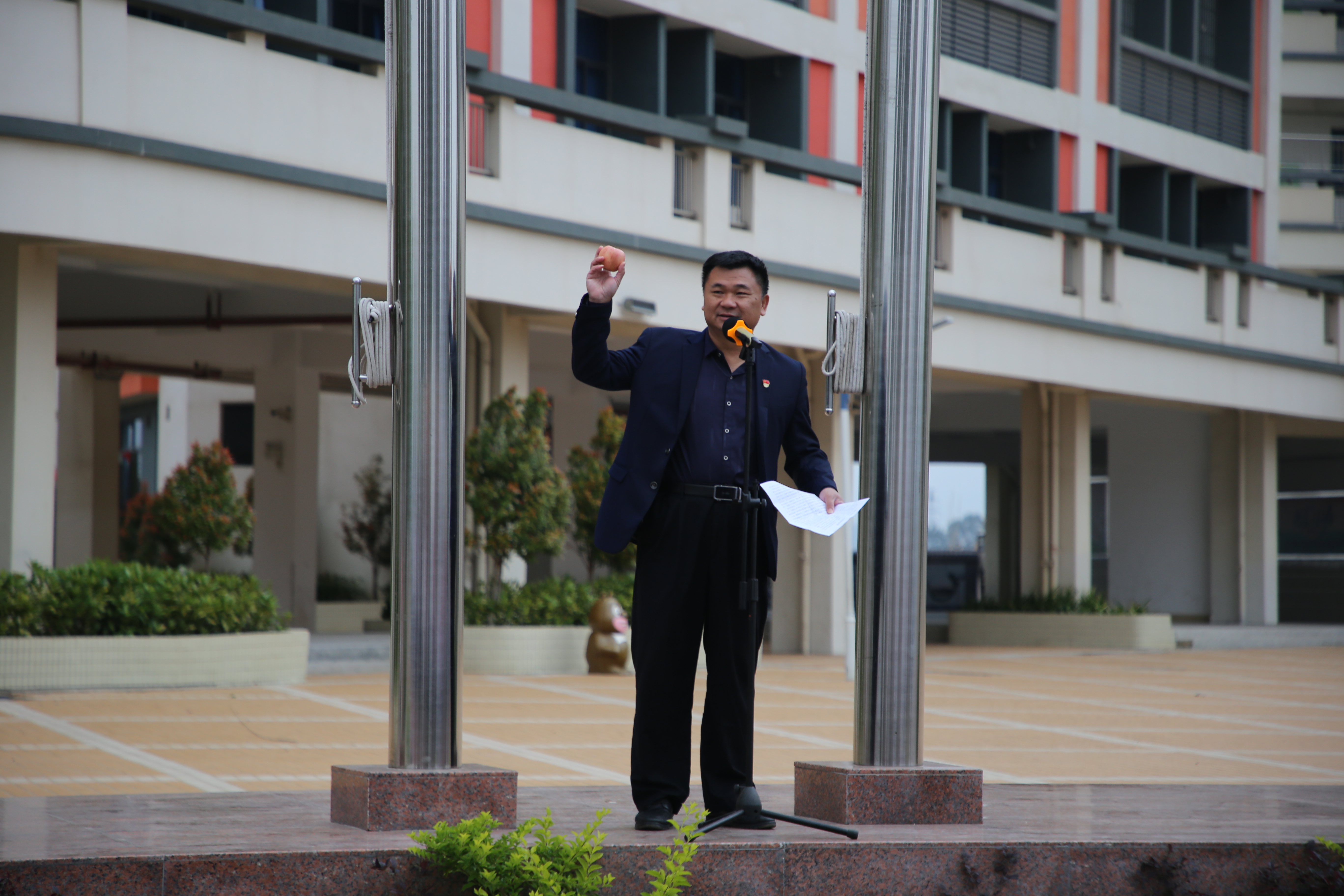 惠州一中东江学校党支部书记,校长曾庆讲党史
