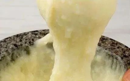 一碗洋芋搅团，浓缩了家的味道！