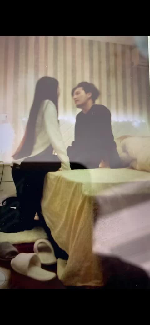 95后爱豆曝接吻视频！女方大骂：玩弄别人感情和身体，因果报应
