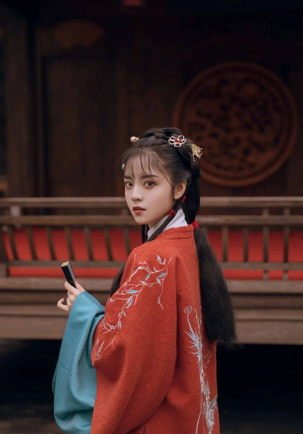 00后女孩穿汉服还原四大名著美人,人民网点名称赞!