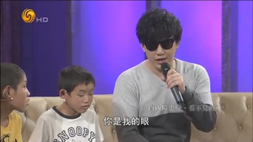 盲人歌手萧煌奇做客《鲁豫有约》，关爱患先天性白内障的孩子