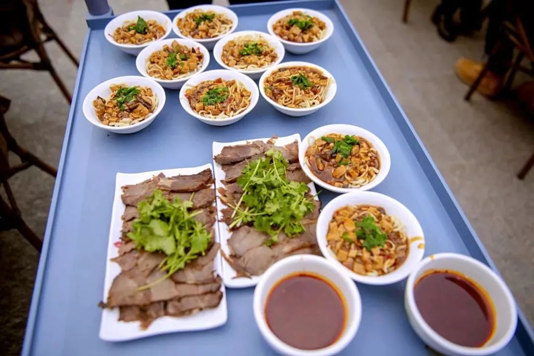 舌尖上的敦煌，少不了一碗驴肉黄面……