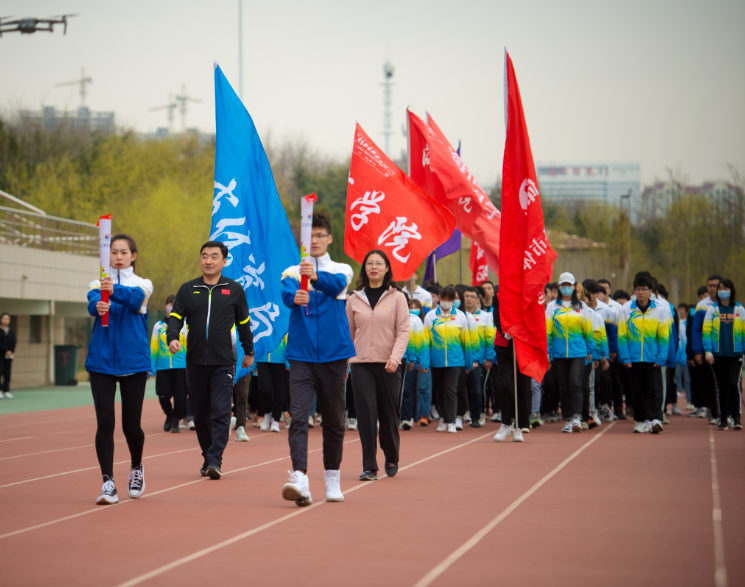 青岛市“云走百天 庆党华诞”万人健步走活动在青岛职院启动