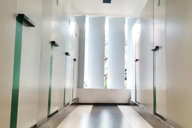 钟屋茘枝公园公厕位于航城街道荔枝公园内,按照"一厕一人一管 一米不