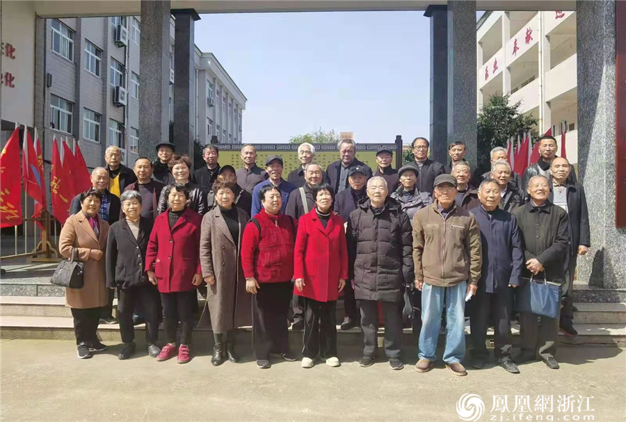 落花依旧笑清风武义县下杨中学召开退休教师学习会
