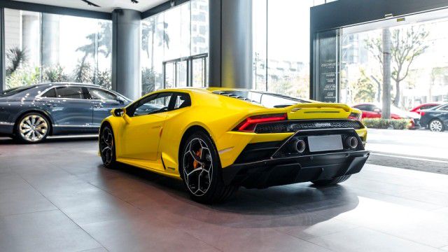 兰博基尼小牛evo重重险阻,无所不破_凤凰网汽车_凤凰网