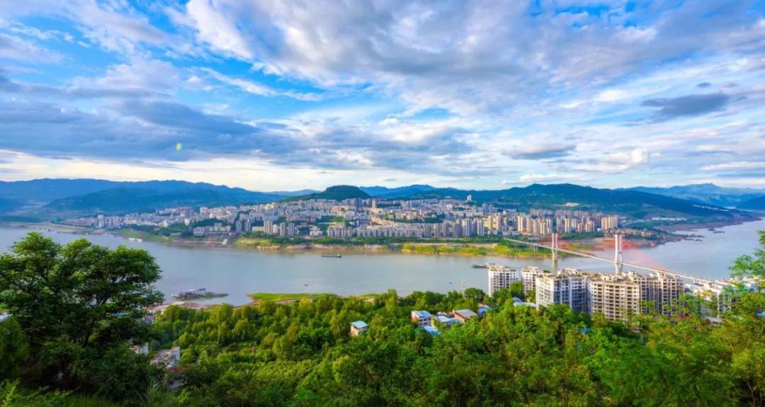 云阳区委书记覃昌德履新一周干了啥？