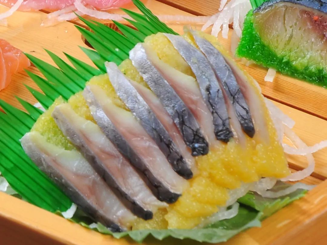 寿司 / 冷锅串串 / 中式泡菜三文鱼刺身 / 西鳞鱼籽刺身 / 素鲍鱼刺身