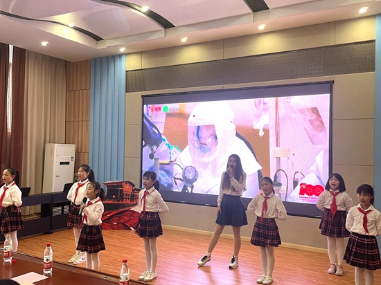 江汉区取水楼小学开展清明寄英烈活动深入推进党史学习教育