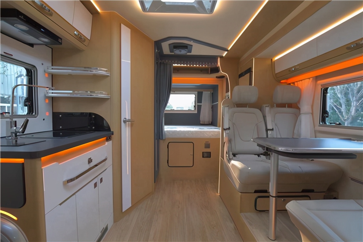 铂驰旅行家双拓展依维柯房车高端品牌