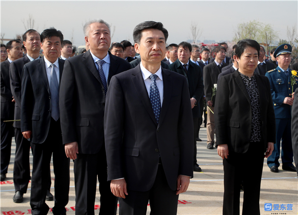 东营市举行清明祭扫活动李宽端陈必昌孔凡萍陈泽浦参加