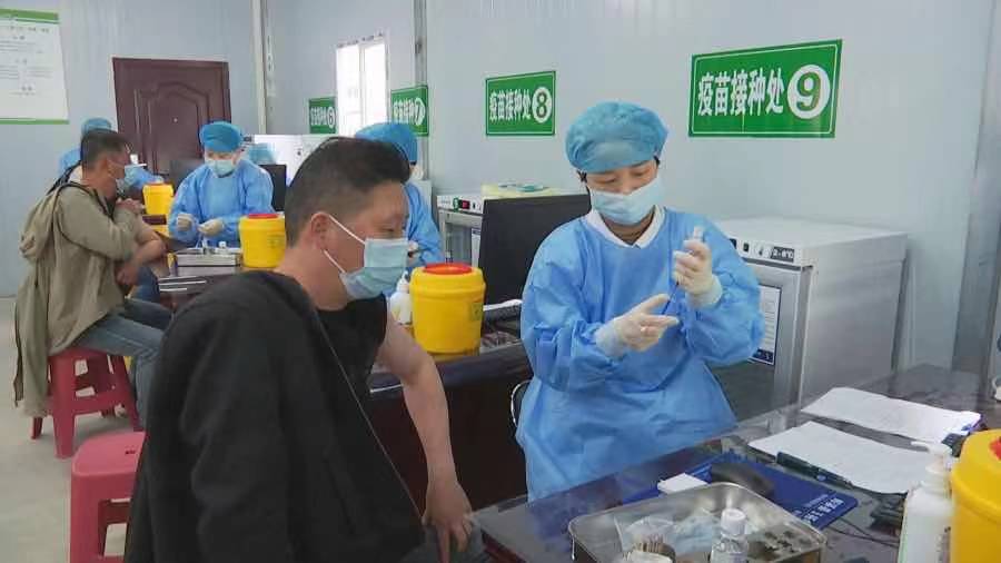 宣城郎溪县机关事业单位干部职工带头接种新冠病毒疫苗