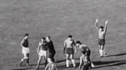 回顾1962年智利世界杯，球场变成“拳击场”