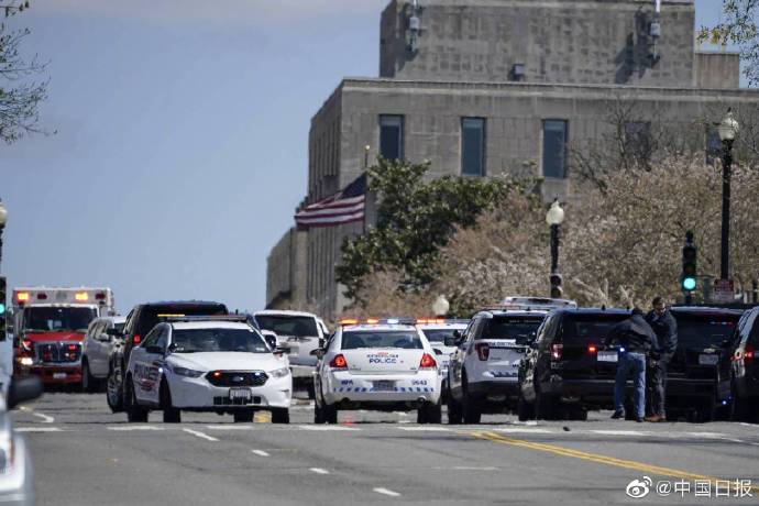 男子驾车冲撞美国国会大厦被击毙 一名警察死亡