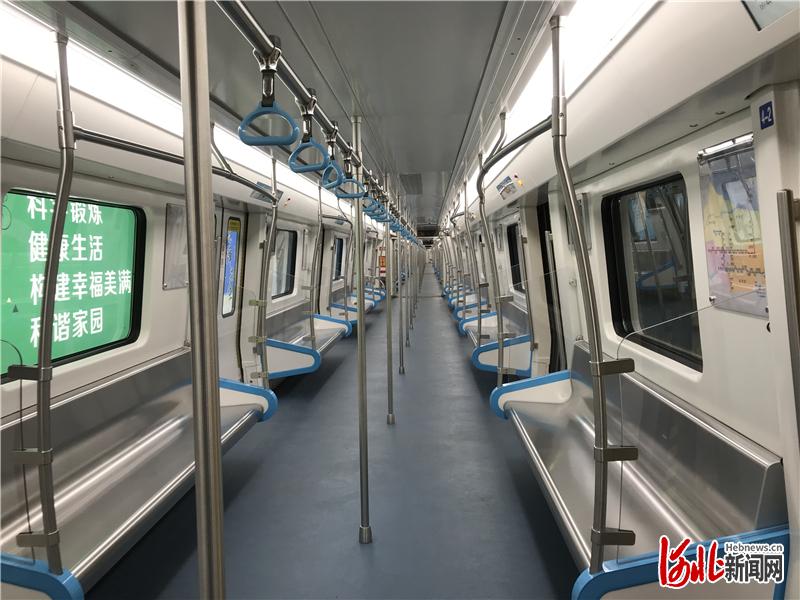 石家庄地铁3号线一期工程东段和二期工程列车。河北日报记者任学光摄