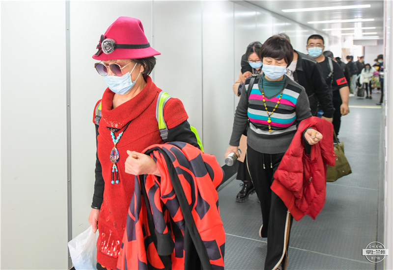 莫高国际机场启夏航季 武汉—银川—敦煌航班首飞