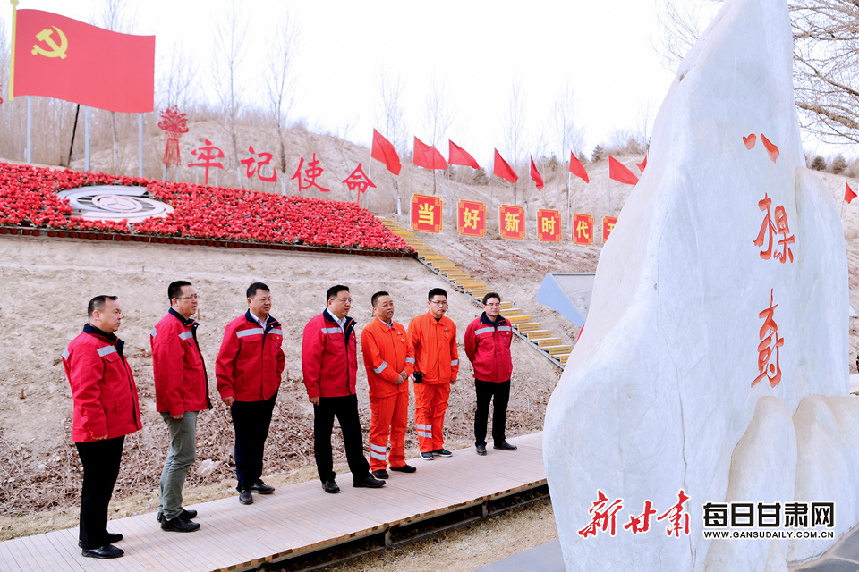 八棵树公路文化广场成为学习“八棵树精神”主阵地