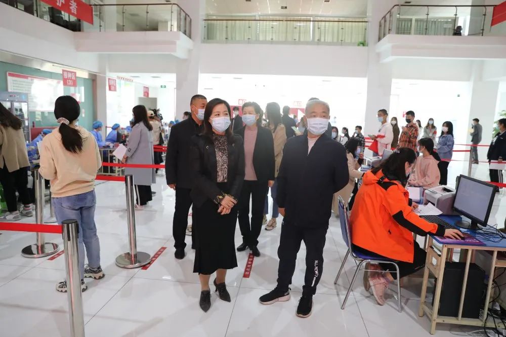 校领导现场指挥