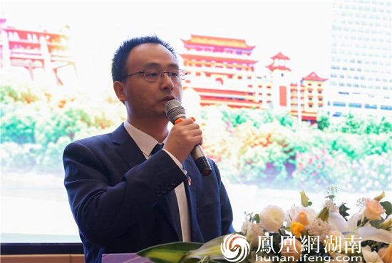 常德一医骨科主任李长虹主持大会