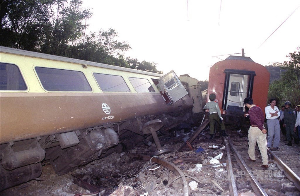 台铁40年10起重大事故 太鲁阁号出轨事件最严重