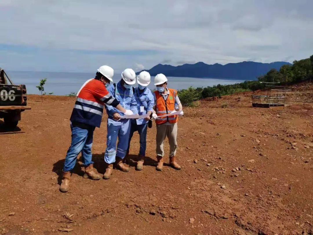 矿山工程分公司印尼采矿项目部工作人员现场考察和踏勘印尼RKA红土镍矿项目