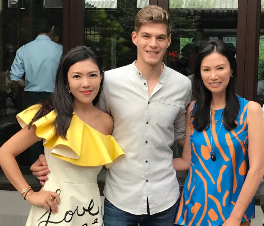 洪晃与苏芒的十年恩怨被赵丽颖用一条裙子解决了