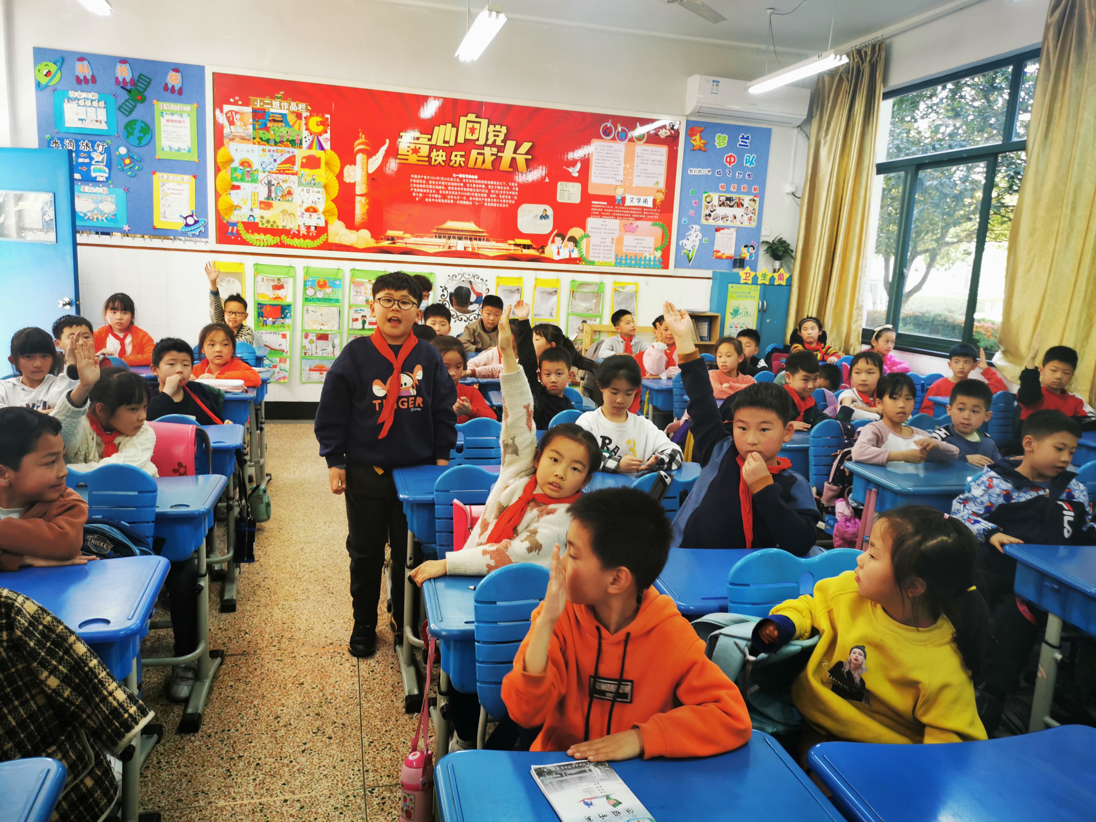 杭州市博文小学学好国旗法争做护旗小卫士