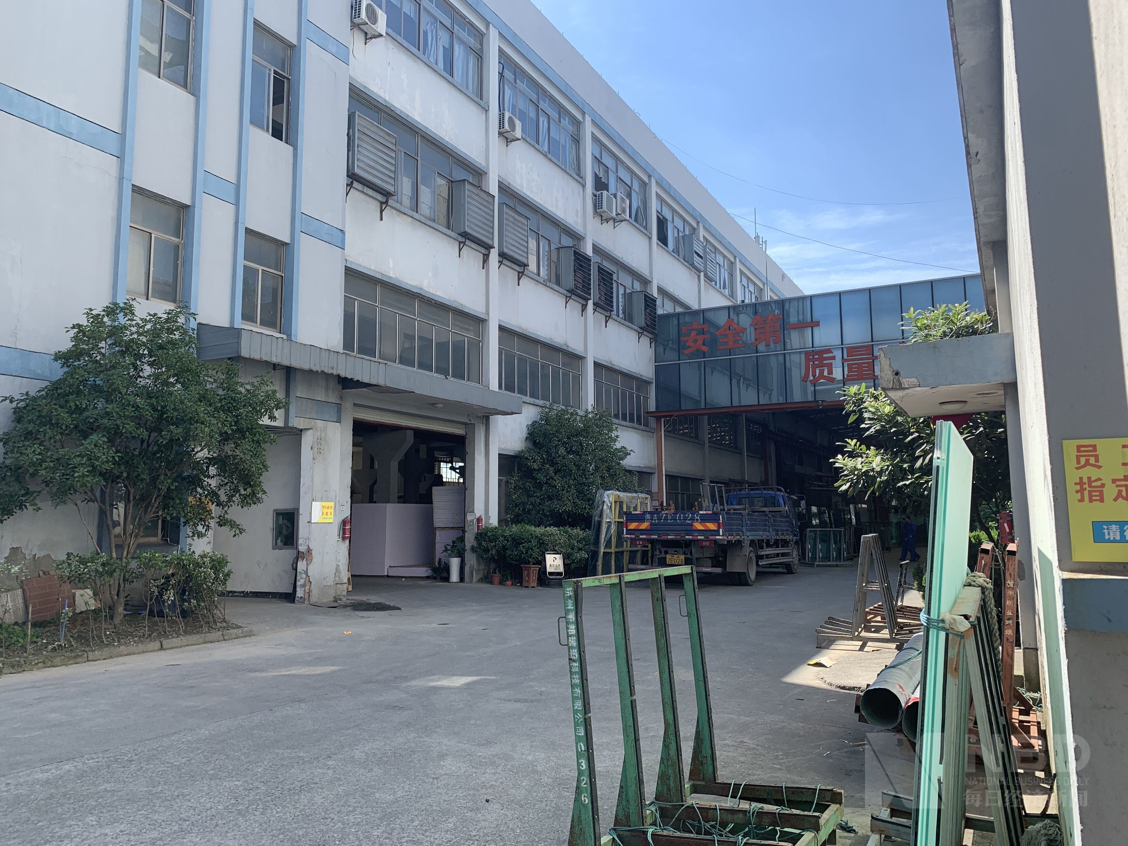 内贸服装厂老板自述遭外转内和直播带货双重挤压想靠新批发求生