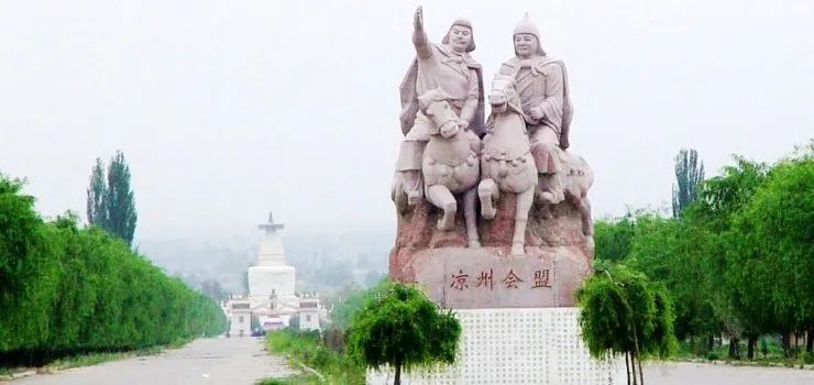 ▲武威市白塔寺的“凉州会盟”雕像。