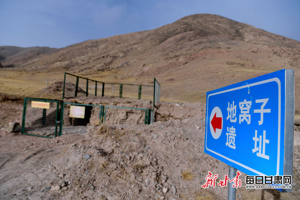 上世纪五十年代筑路人居住的地窝子