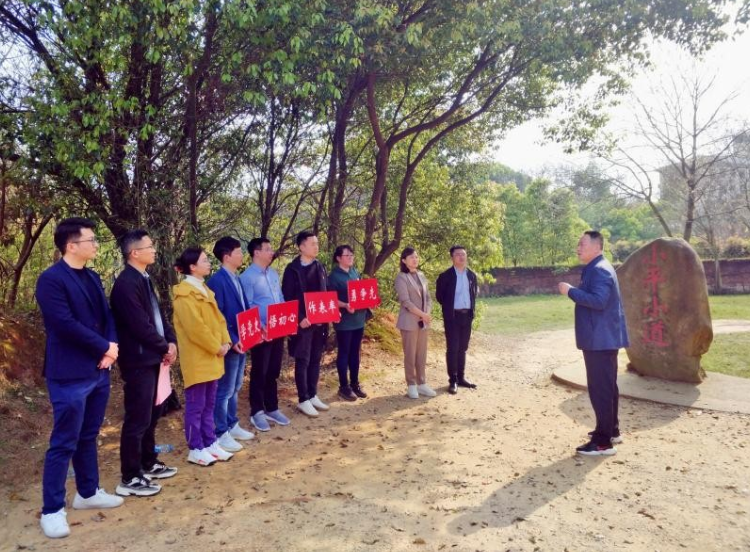 南昌师范学院基层党支部开展“学党史、悟初心”主题党日活动