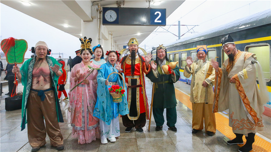 你与仙境只有“一场梦”的距离!首趟“蓬长仙境号”旅游专列抵蓬!